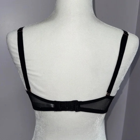 Victoria’s Secret Pink push up strappy crisscross and lace trim bra size 34D - Picture 2 of 9